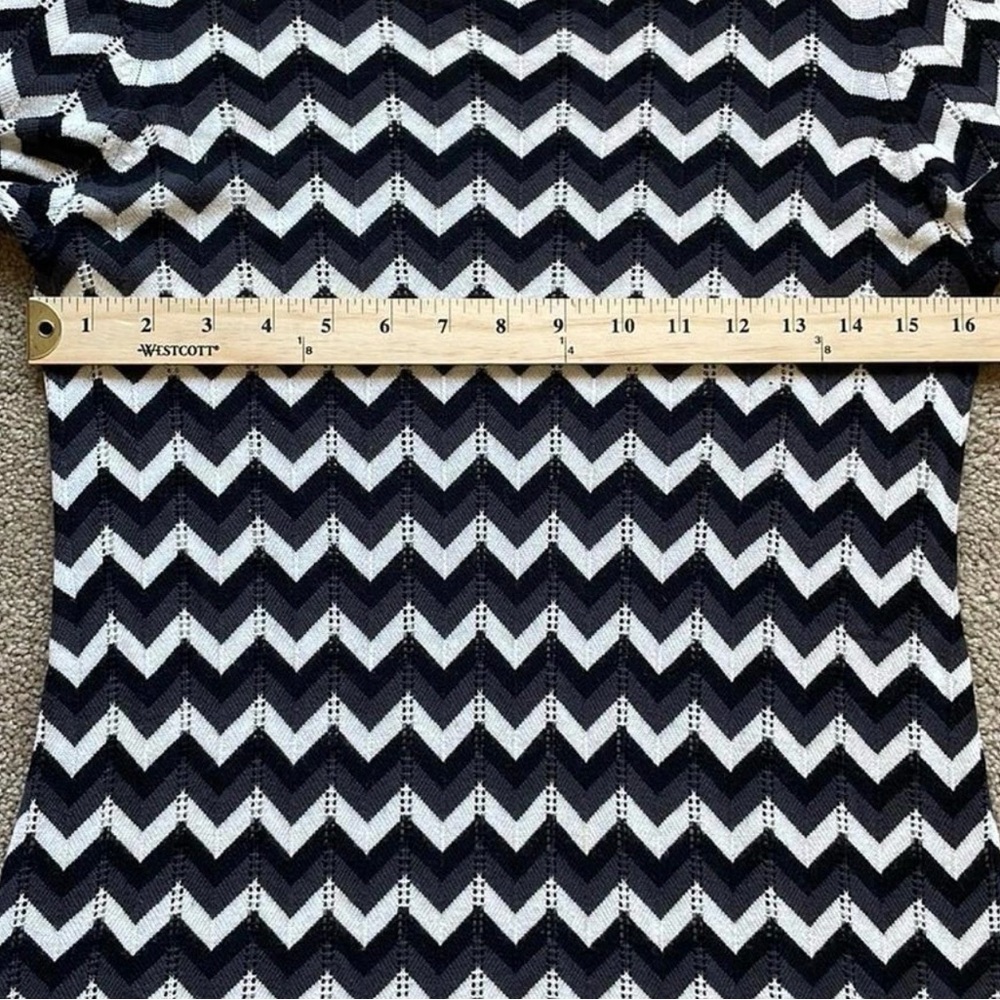 Alice + Olivia Chevron Knit Dress – Black, Ivory & Dark Gray – Fits Medium - Picture 7 of 10